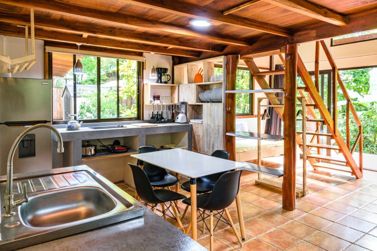 Funky Monkey Lodge Playa Santa Teresa  ภายนอก รูปภาพ