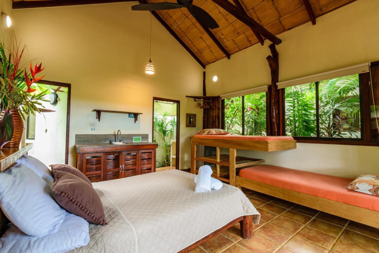 Funky Monkey Lodge Playa Santa Teresa  ภายนอก รูปภาพ