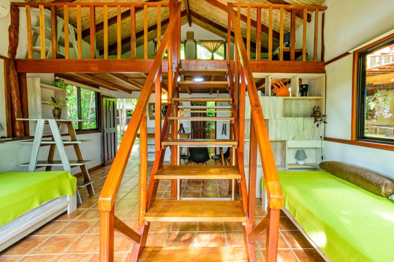 Funky Monkey Lodge Playa Santa Teresa  ภายนอก รูปภาพ
