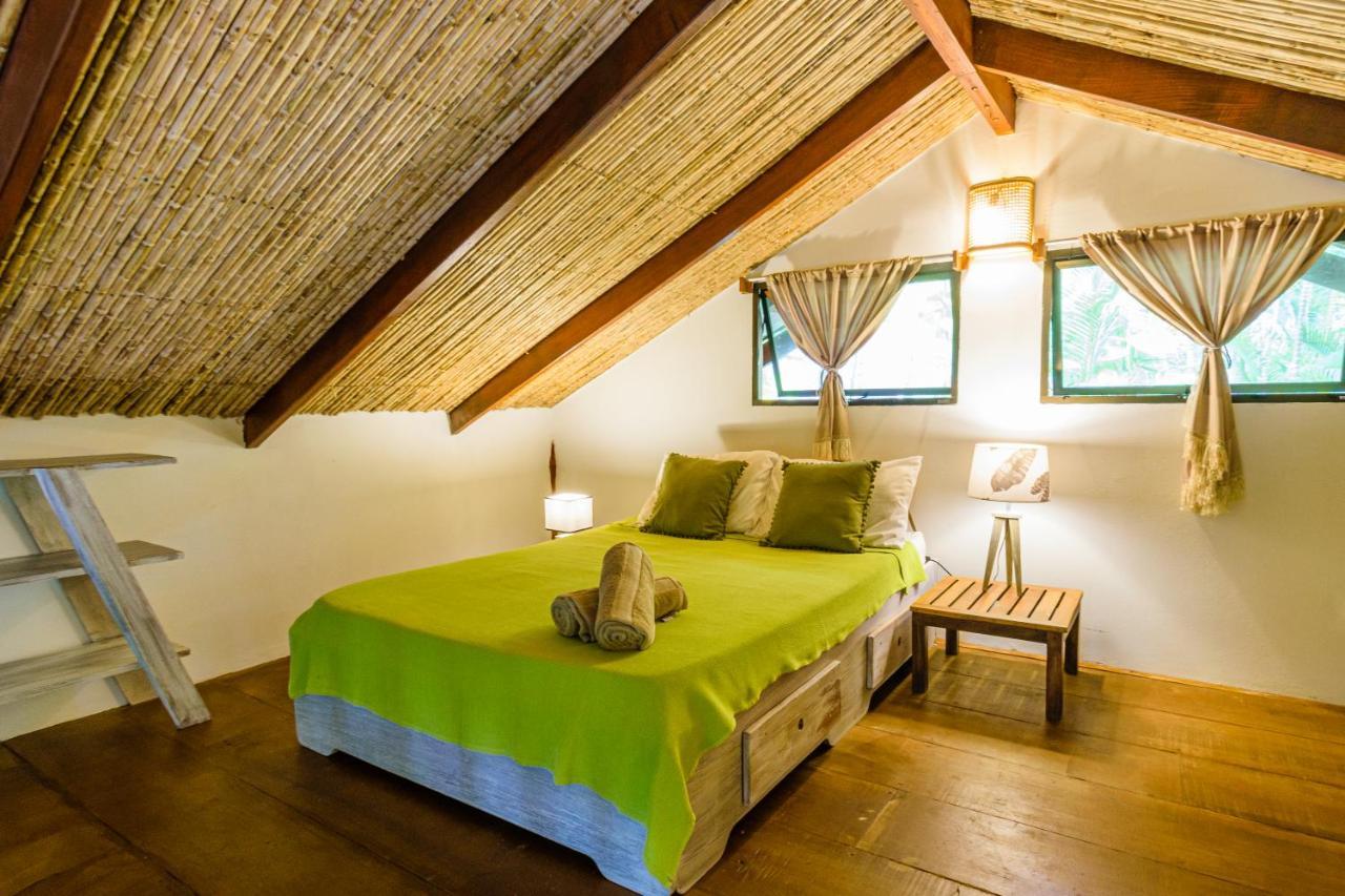 Funky Monkey Lodge Playa Santa Teresa  ภายนอก รูปภาพ