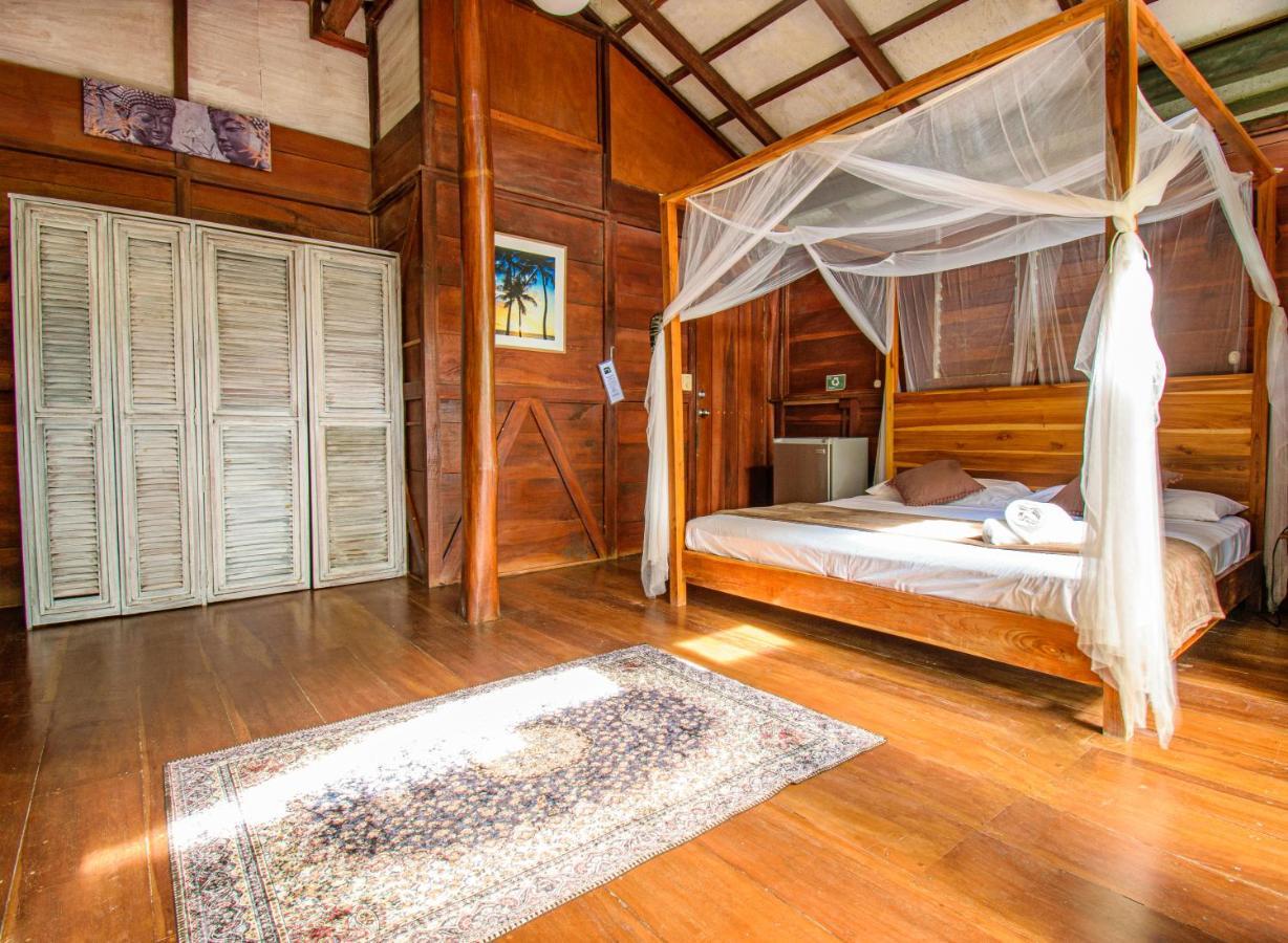 Funky Monkey Lodge Playa Santa Teresa  ภายนอก รูปภาพ
