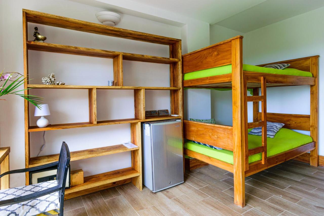 Funky Monkey Lodge Playa Santa Teresa  ภายนอก รูปภาพ