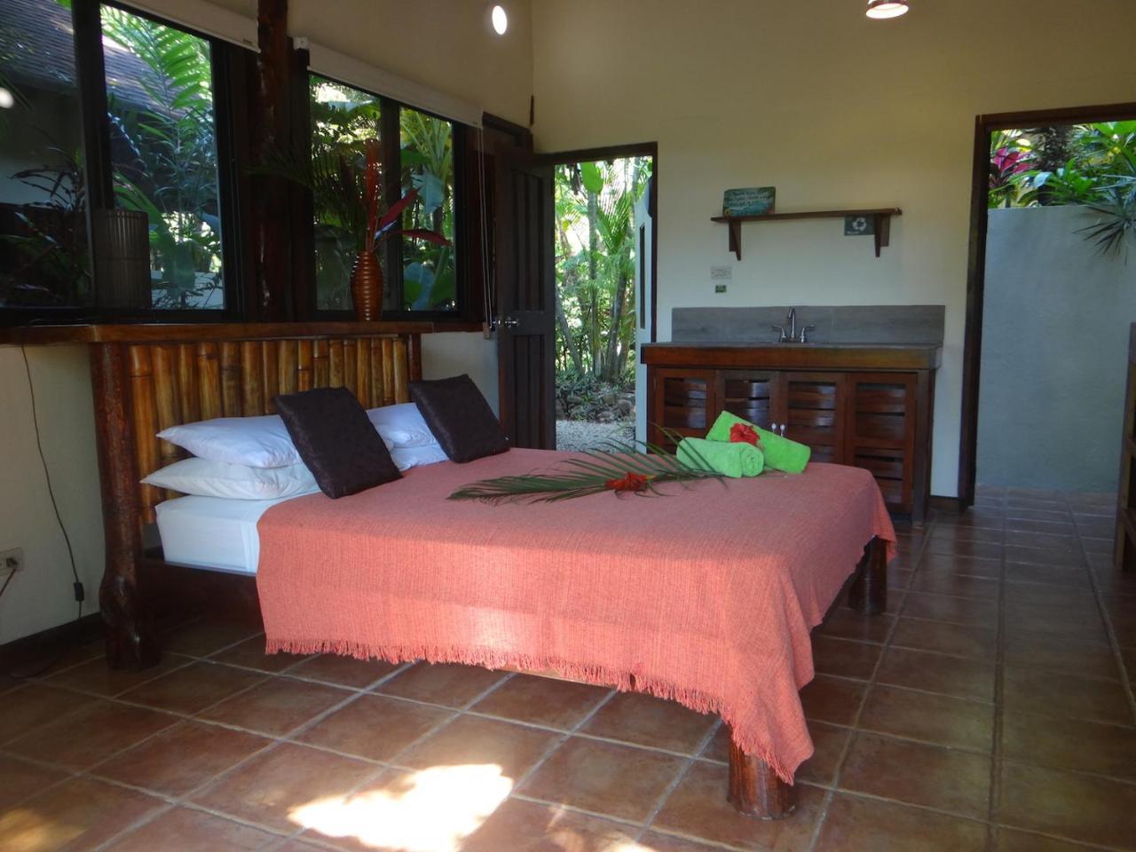 Funky Monkey Lodge Playa Santa Teresa  ภายนอก รูปภาพ